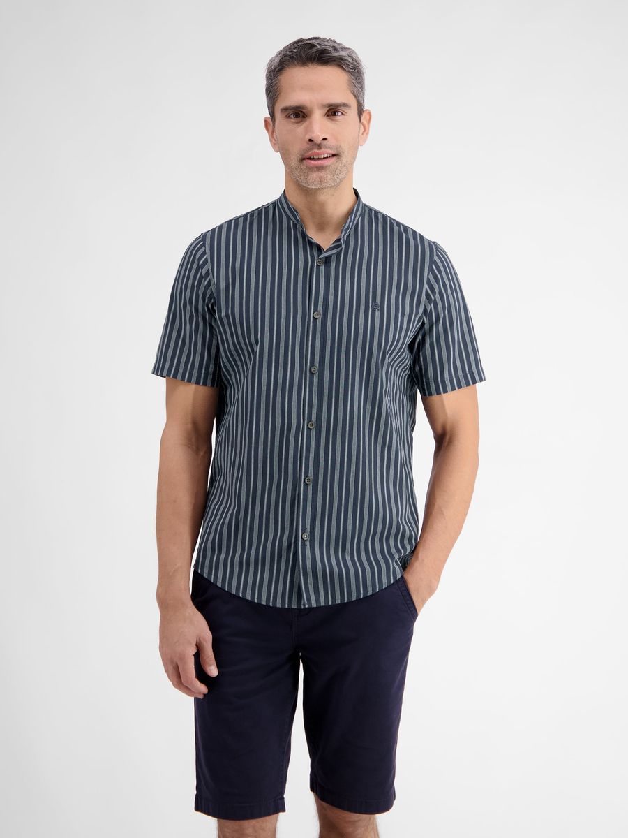 Gestreiftes Kurzarmhemd mit Stehkragen