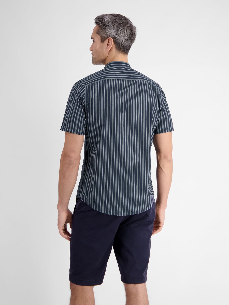 Gestreiftes Kurzarmhemd mit Stehkragen