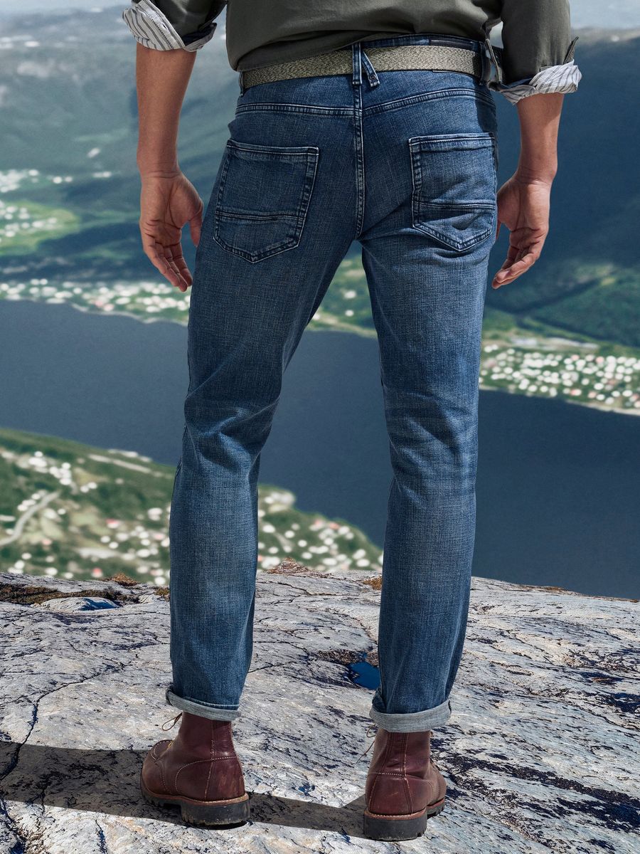 Herrenjeans mit geradem Bein und entspannter Passform