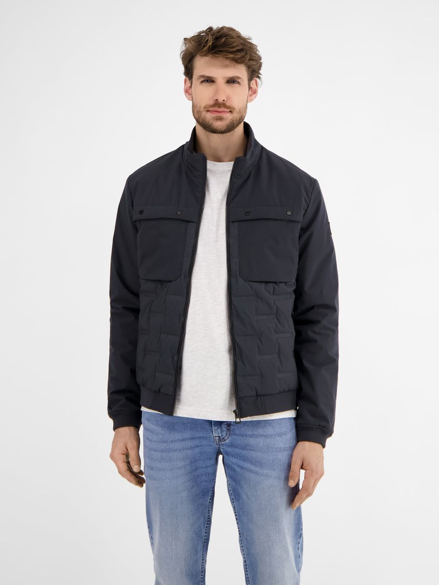 Moderne Jacke mit gesteppter Vorderseite