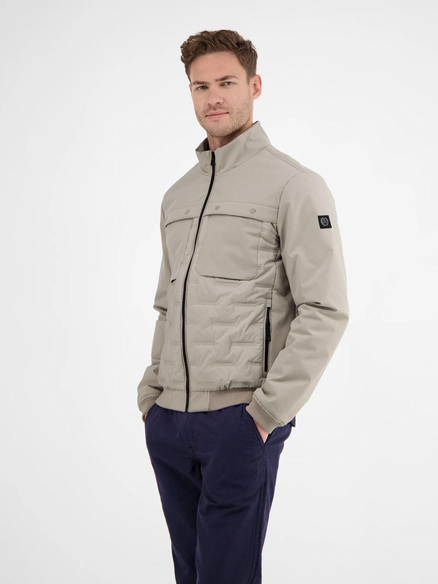 Moderne Jacke mit gesteppter Vorderseite