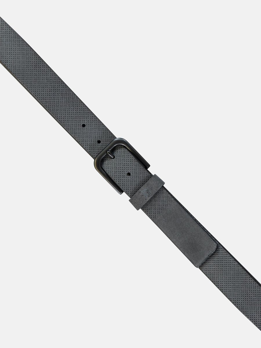 Schwarzer perforierter Gürtel aus Rauhleder