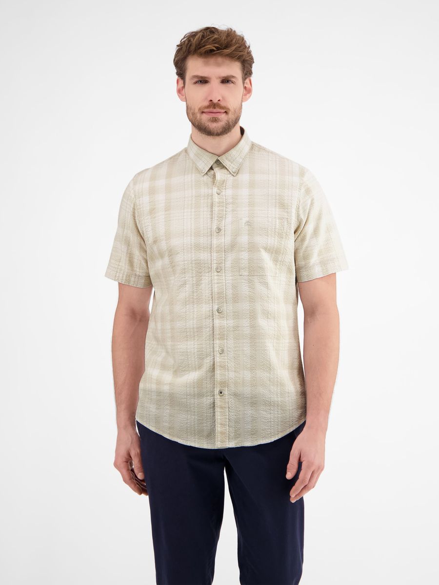Locker geschnittenes Seersucker Kurzarmhemd