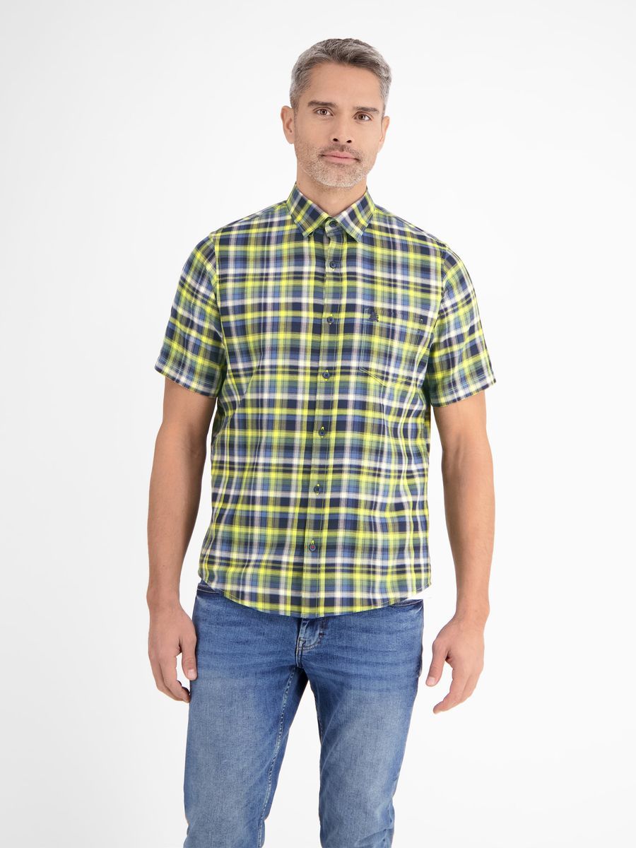 Lässiges kariertes Kurzarmhemd in Strukturqualität