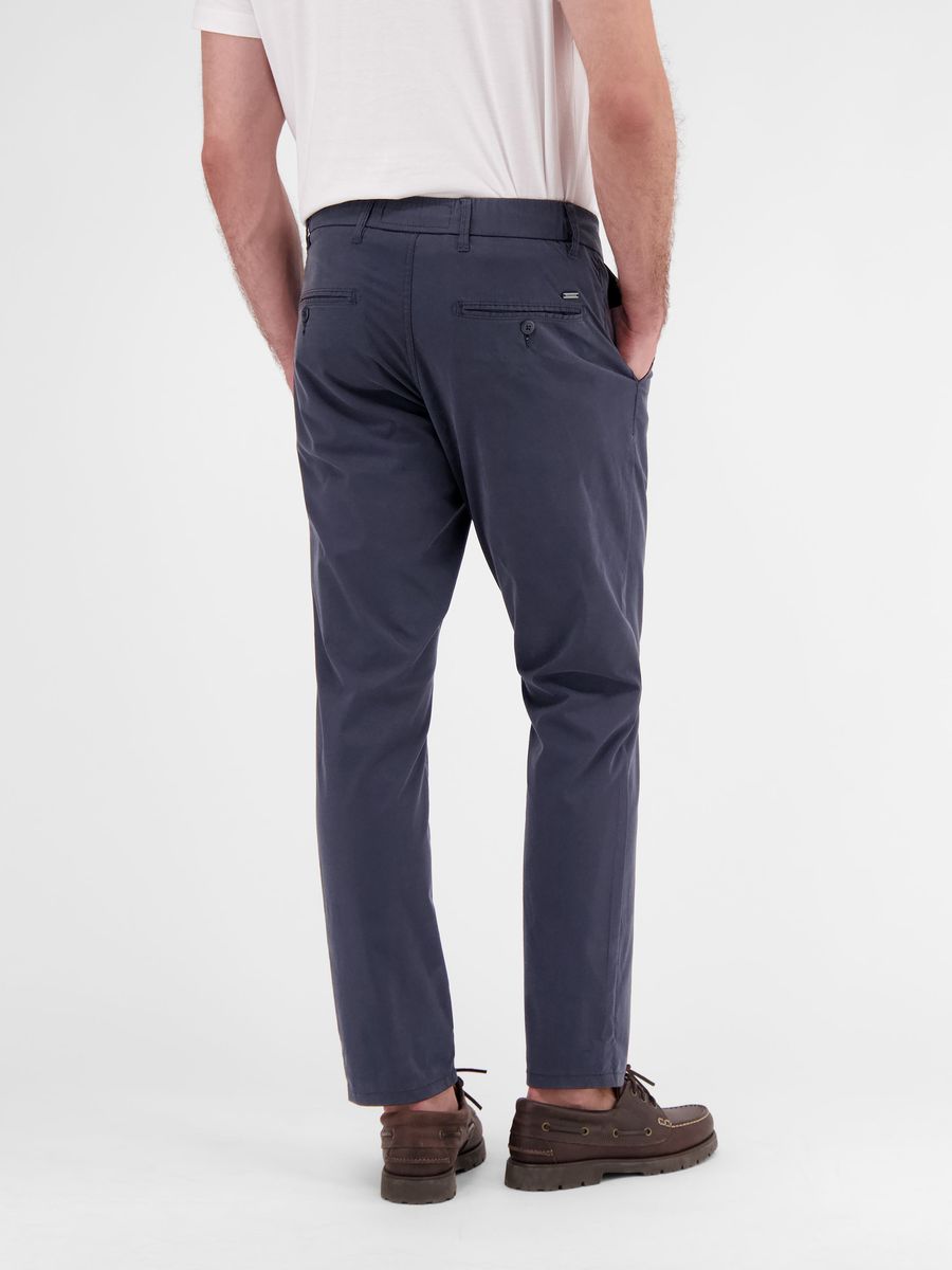 Leichte Chino-Hose mit entspannter Passform