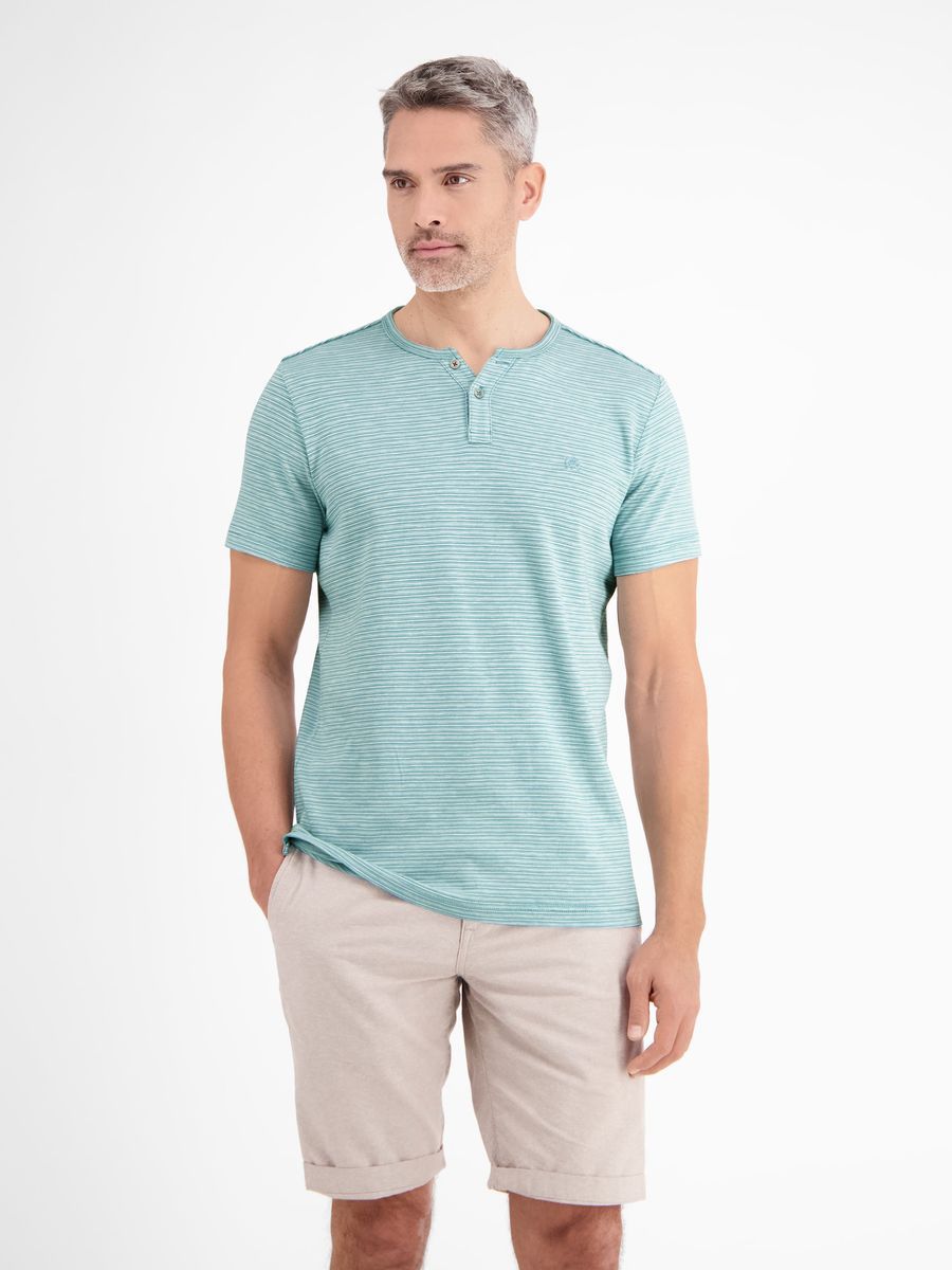 Gestreiftes gestricktes Henley-Shirt