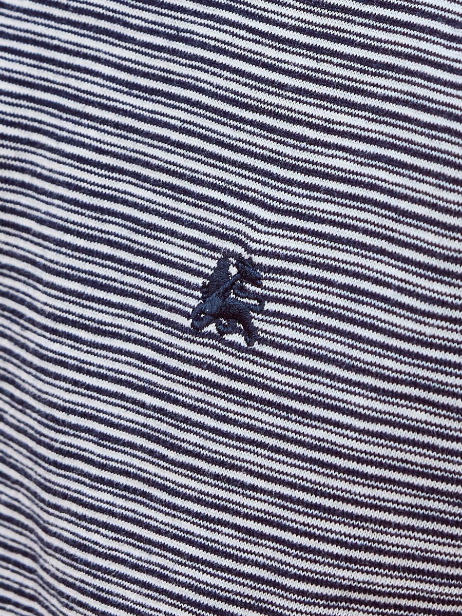 Gestreiftes gestricktes Henley-Shirt