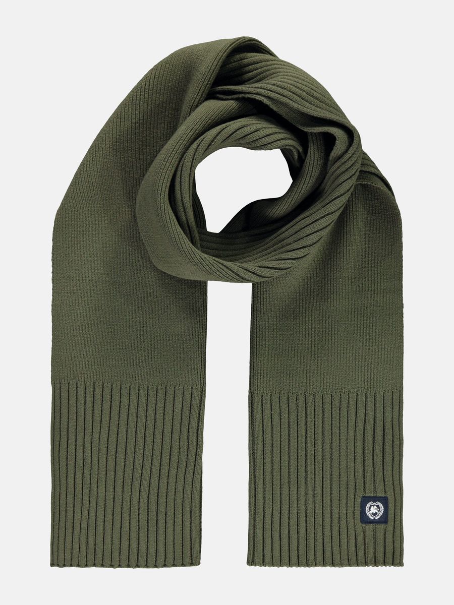 Weicher Strickschal mit Rippdetails