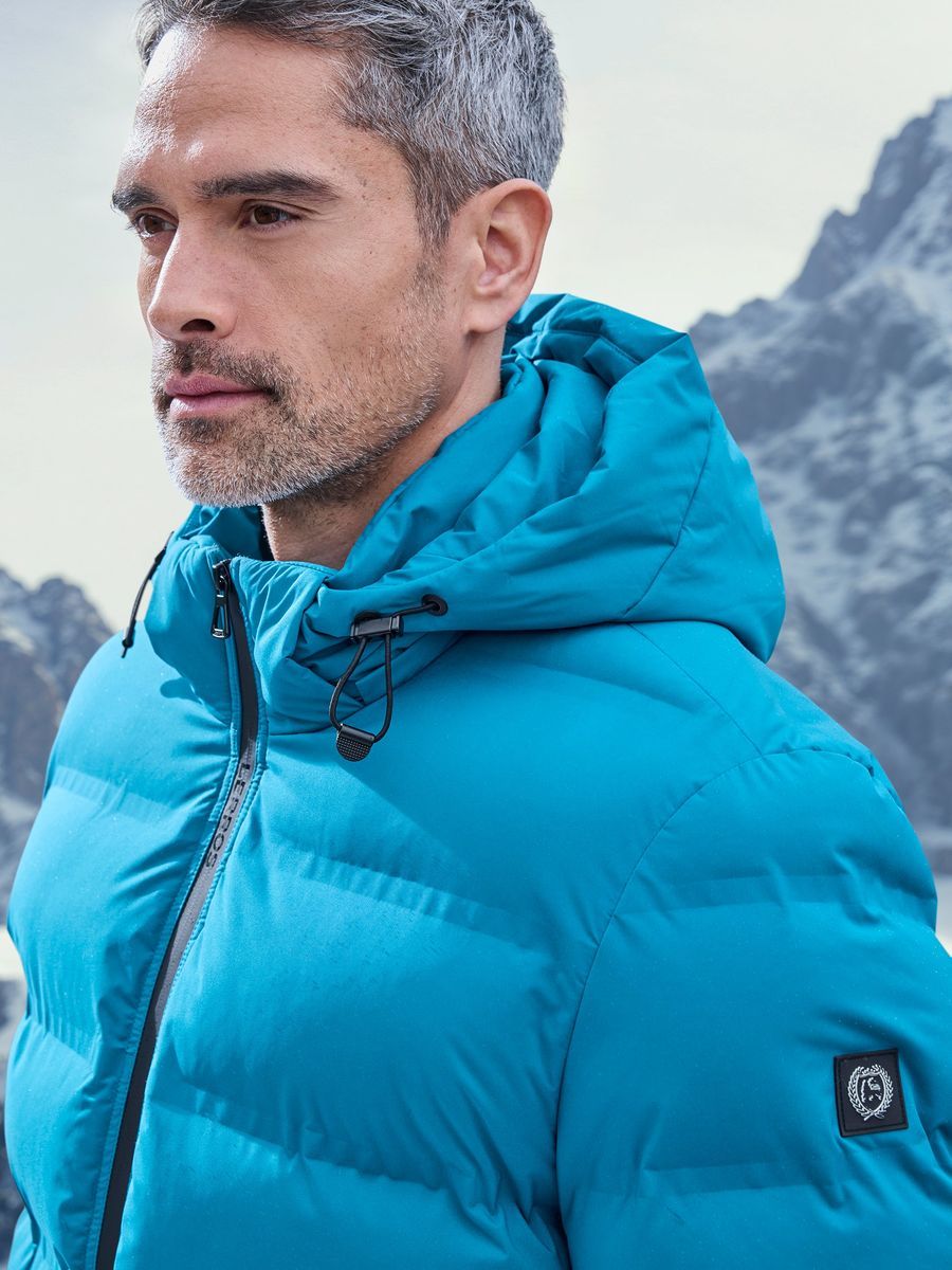 Moderne Steppjacke mit abnehmbarer Kapuze