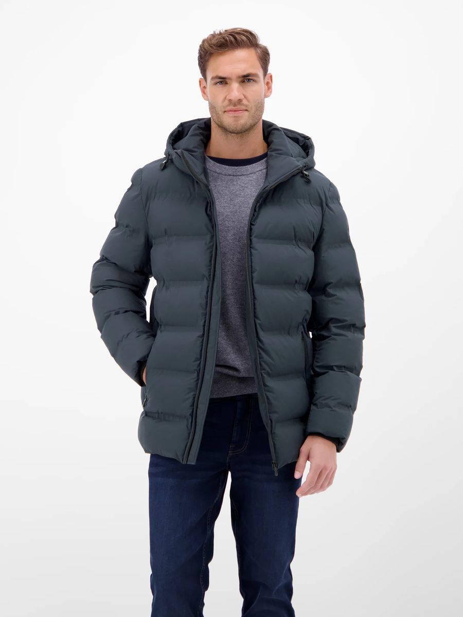 Moderne Steppjacke mit abnehmbarer Kapuze