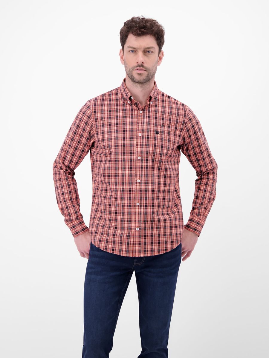 Klassisches kariertes Button-Down-Hemd