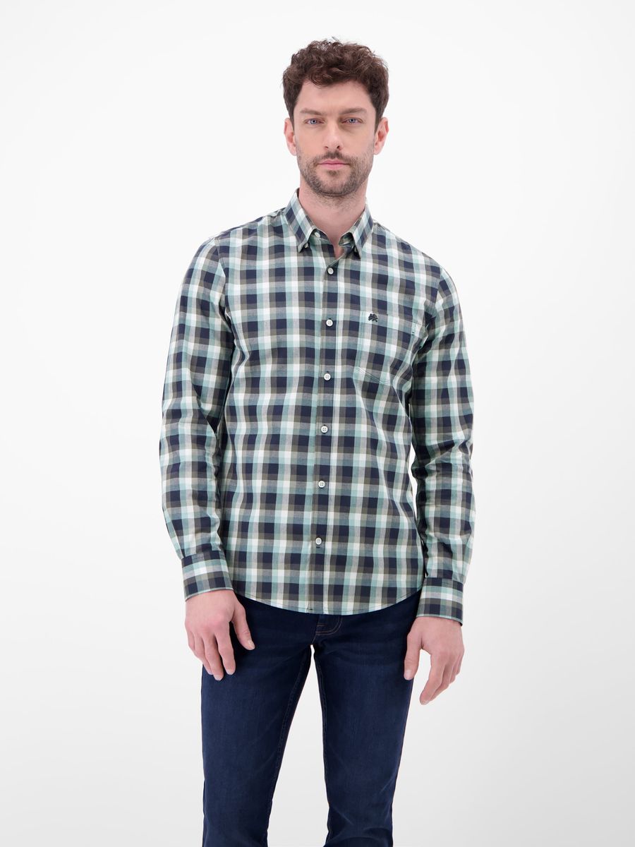 Klassisches kariertes Hemd mit Knopfleiste