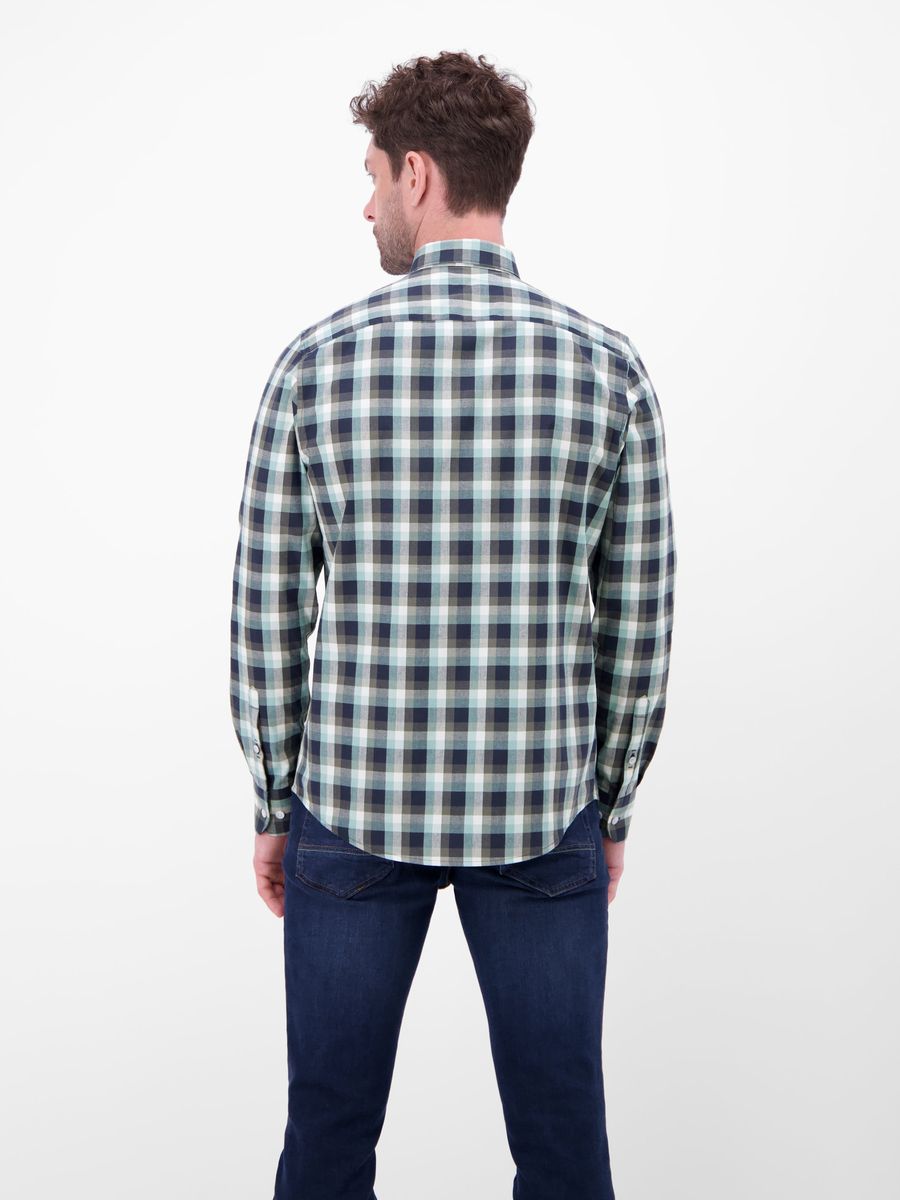 Klassisches kariertes Hemd mit Knopfleiste