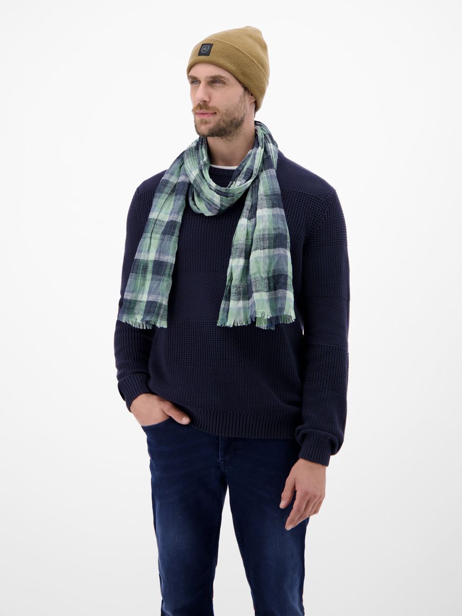 Leichter Web-Schal mit Karomuster