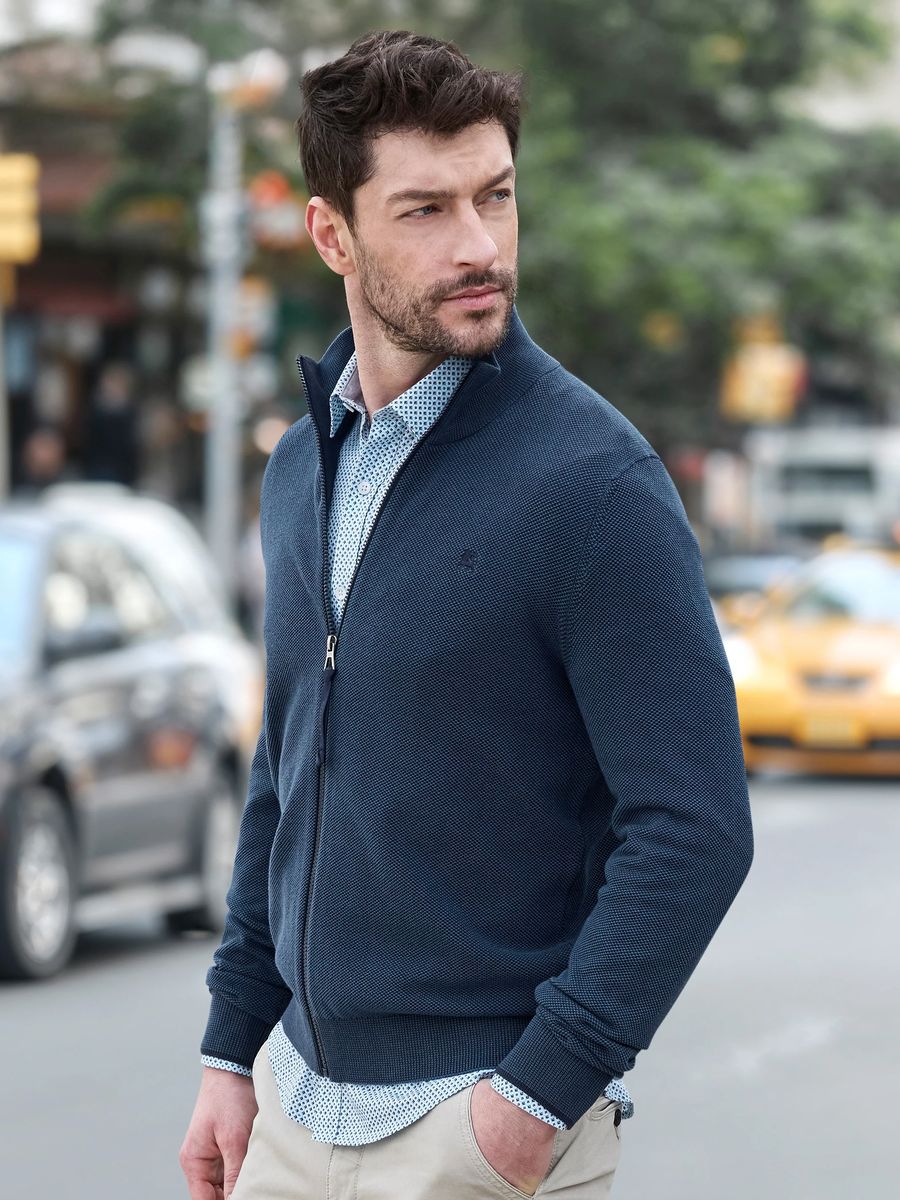 Zweifarbige Strickjacke mit Reißverschluss