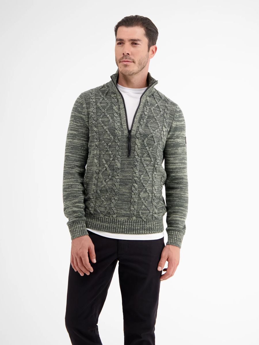 Stricktroyer mit klassischem Zopfmuster