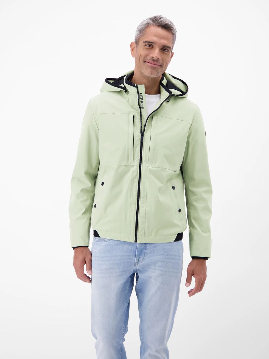 Leichte Outdoorjacke mit Kapuze
