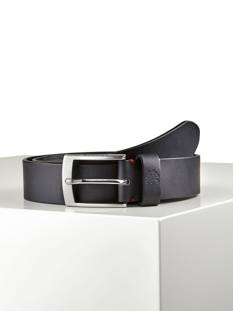 Klassischer schwarzer Ledergürtel mit Schnalle