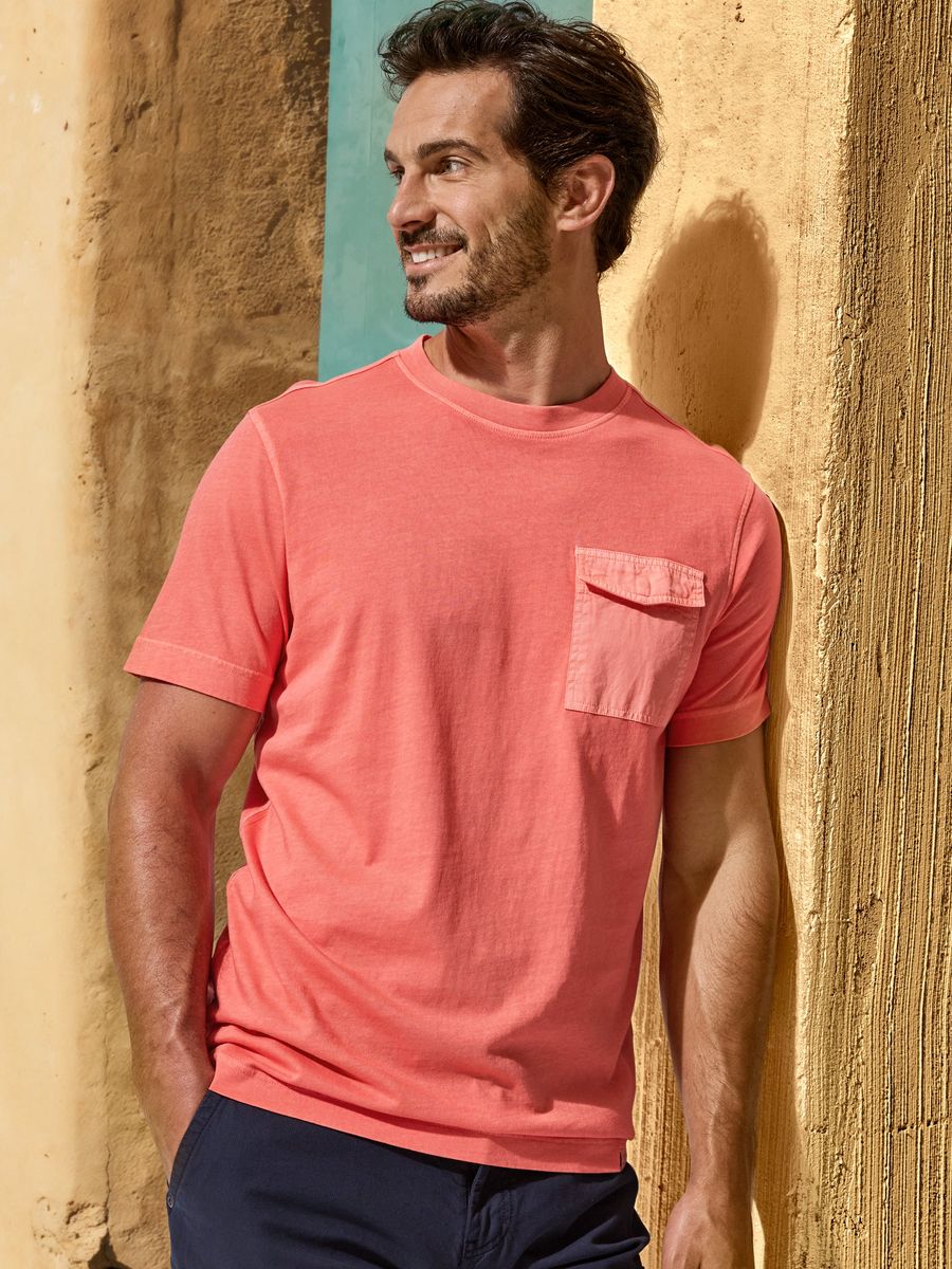 Klassisches T-Shirt mit Rundhalsausschnitt und Tasche