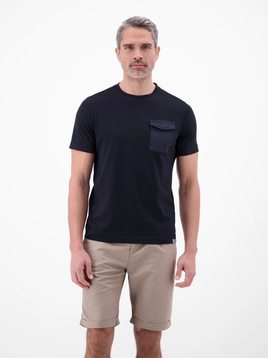 Klassisches T-Shirt mit Rundhalsausschnitt und Tasche