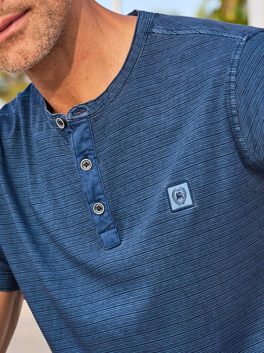Gestreiftes Henley-Shirt aus Baumwolle