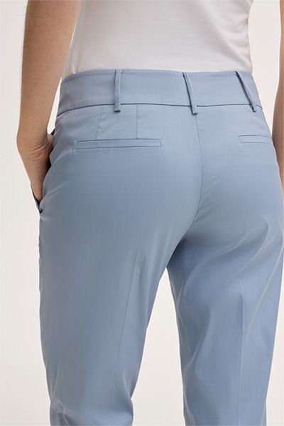 Baumwoll-Stretch-Anzughose mit Umschlag in Hellblau