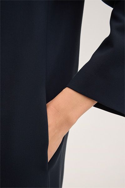 Elegantes marineblaues Shiftkleid mit V-Ausschnitt und A-Linien-Silhouette