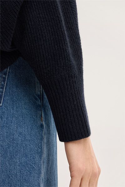 Cashmere-Strickcape in Marineblau mit Ballonärmeln