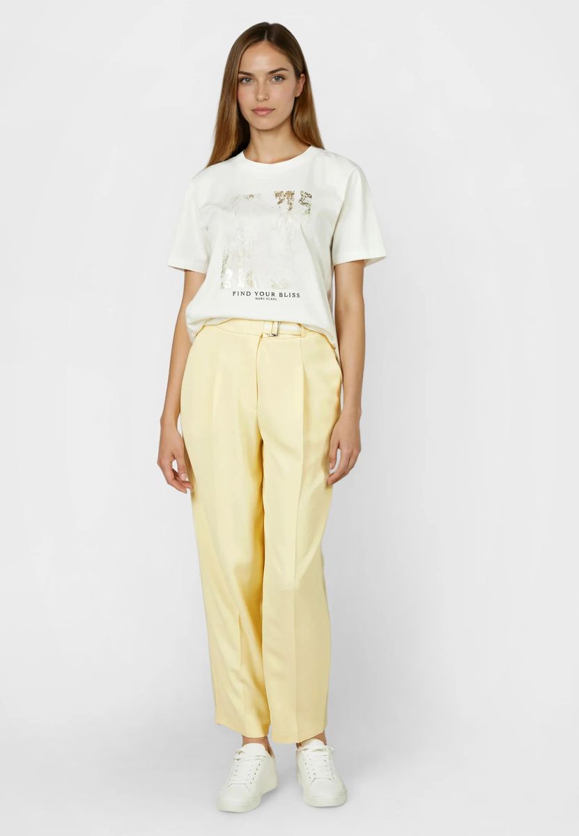 Bundfaltenhose aus fallendem Stoff