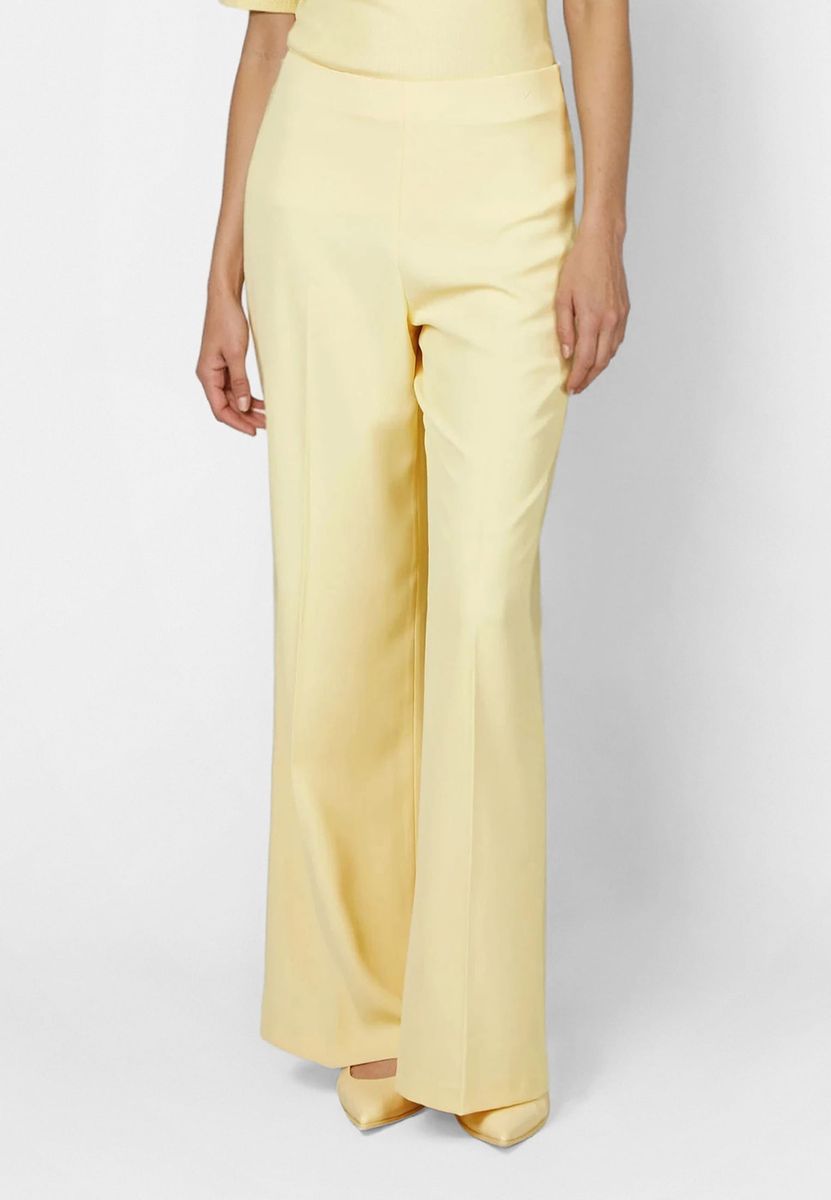 Flared Hose aus weich fallendem Stoff