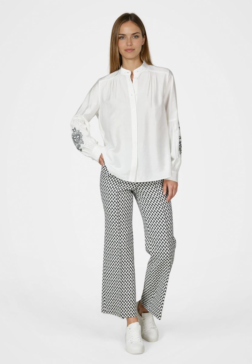 Bluse mit Stickerei