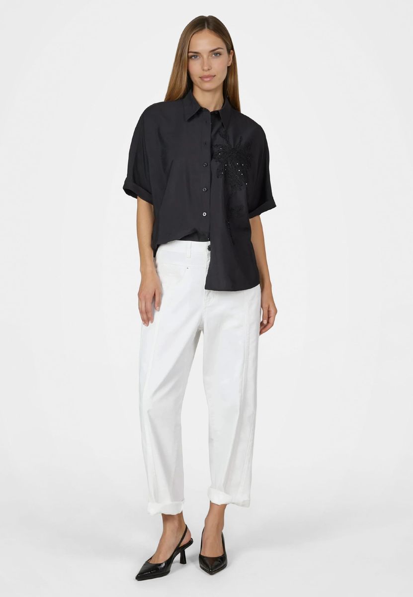 Kurzarmbluse mit Stickerei