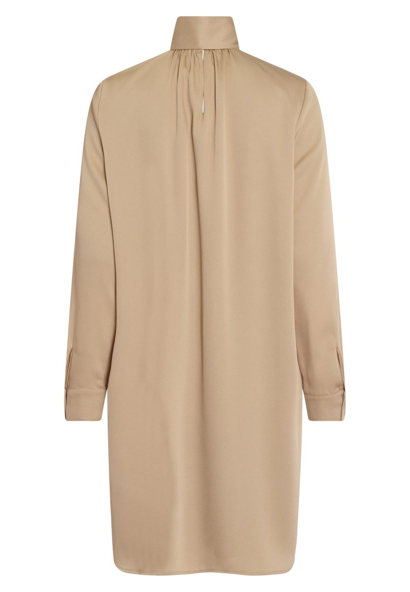 Kleid aus mattem Satin