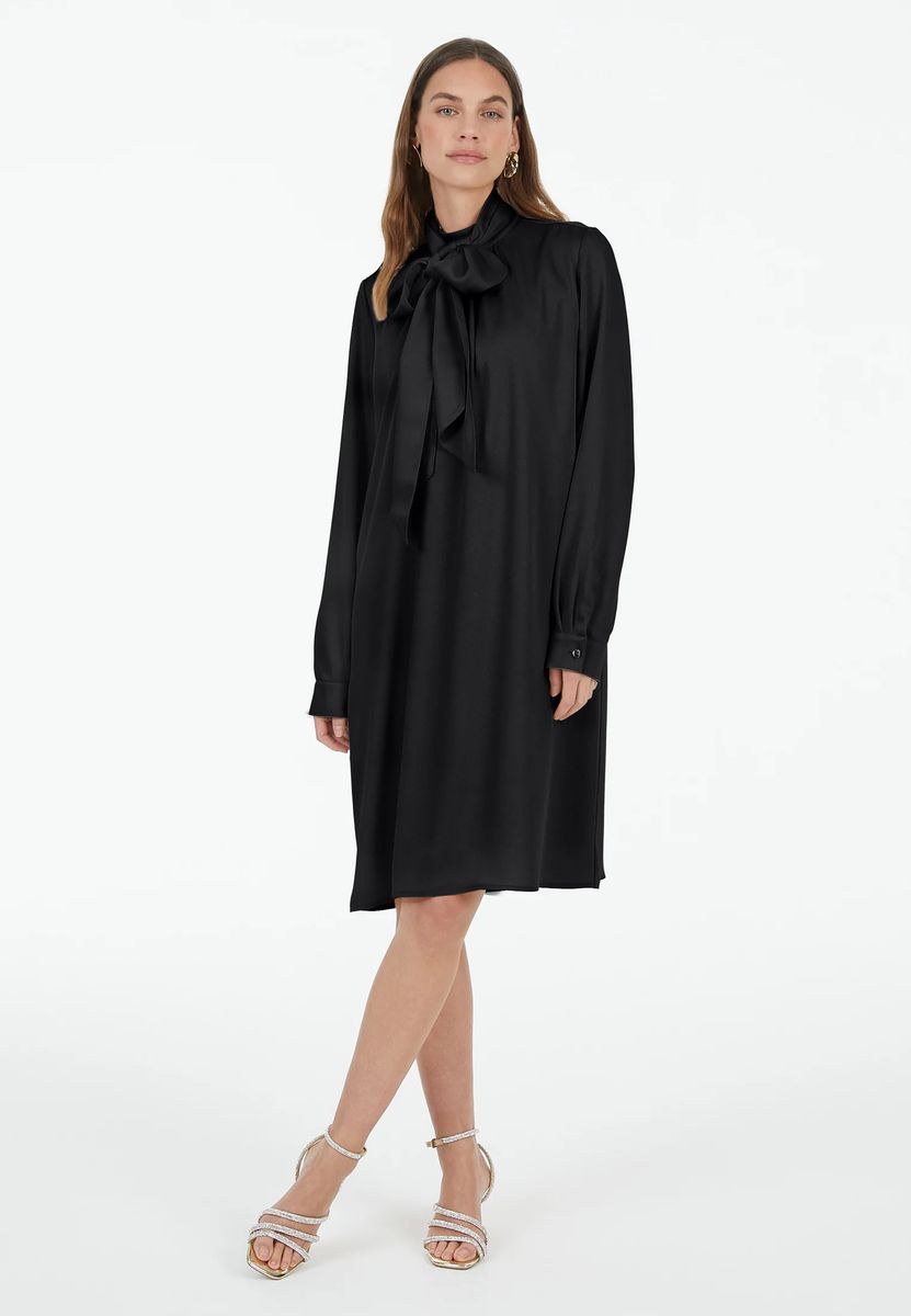 Kleid aus mattem Satin