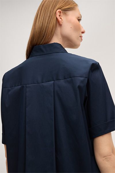 Navy kurzärmelige Hemdbluse aus Baumwollstretch mit Umschlagärmeln