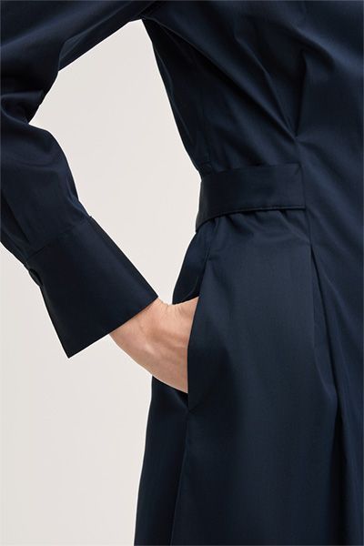 Baumwoll-Stretch-Midi-Hemdblusenkleid mit Kragen in Marineblau