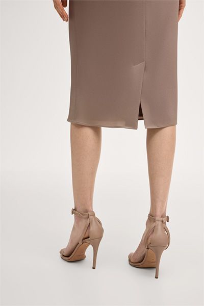 Crêpe-Etui-Midikleid in Taupe mit Wasserfallausschnitt