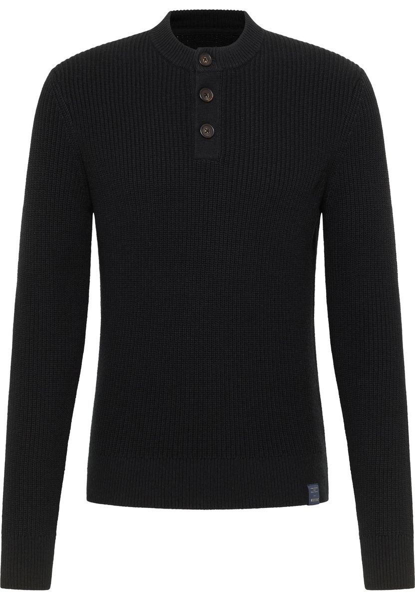 Klassischer Strickpullover mit drei Knöpfen