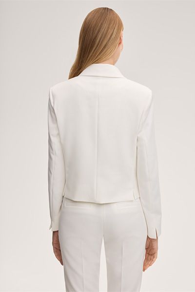 Cremefarbene Crêpe-Blazerjacke mit Kragen und aufgesetzten Taschen