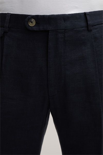 Marineblaue Bundfaltenhose aus Leinenmischung mit Münztasche