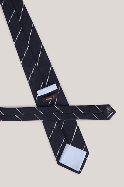 Windsor Krawatte aus Seidenmischung Marineblau mit weißen Diagonalstreifen