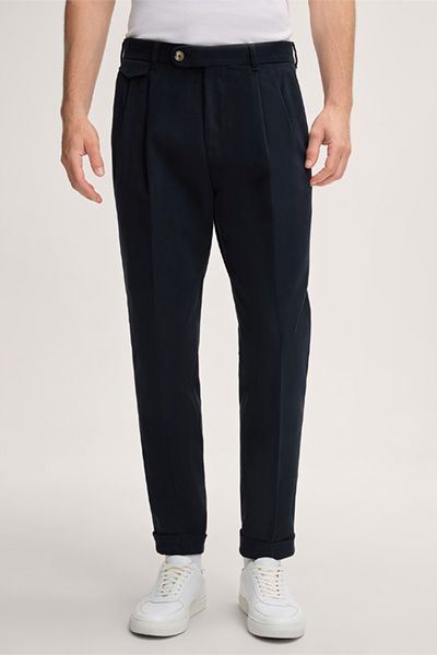 Baumwoll-Mischung Stoffhose Sapo mit Bundfalten in Marineblau