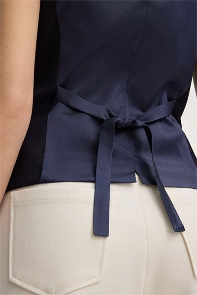 Windsor Marineblaue Wollflanellweste mit V-Ausschnitt und Bindeband