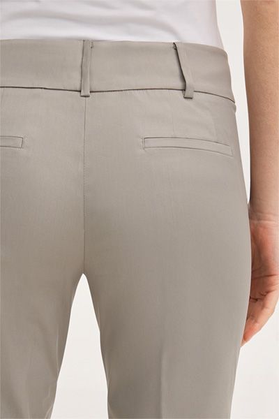Anzughose aus Baumwollmischgewebe mit Umschlag in Greige