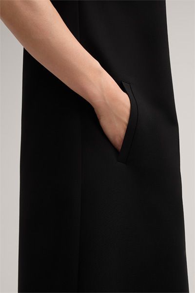 Crêpe A-Linien-Kleid in Schwarz mit V-Ausschnitt und kurzen Ärmeln