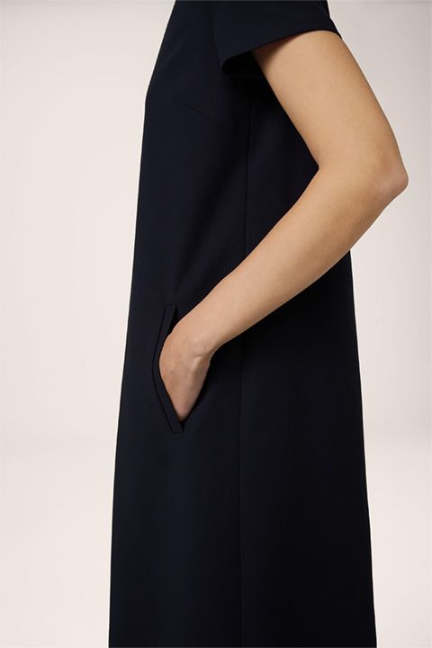 Marineblaues A-Linien-Crêpe-Kleid mit kurzen Ärmeln und V-Ausschnitt