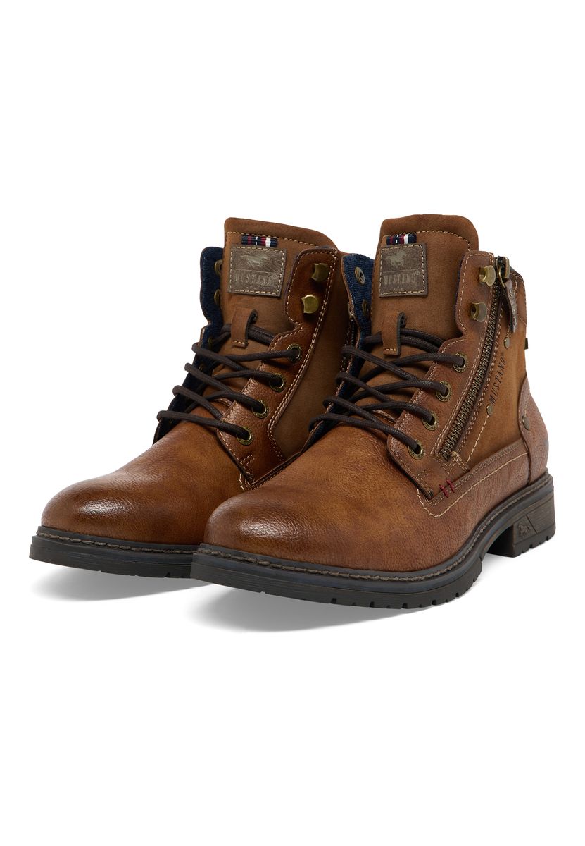 Klassische braune Schnürstiefeletten