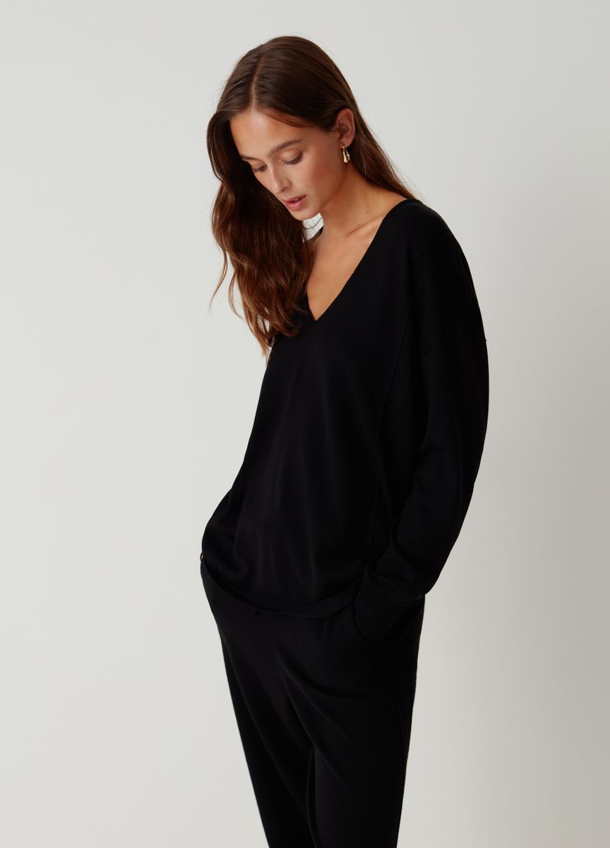 Locker geschnittenes Lounge-Top mit V-Ausschnitt