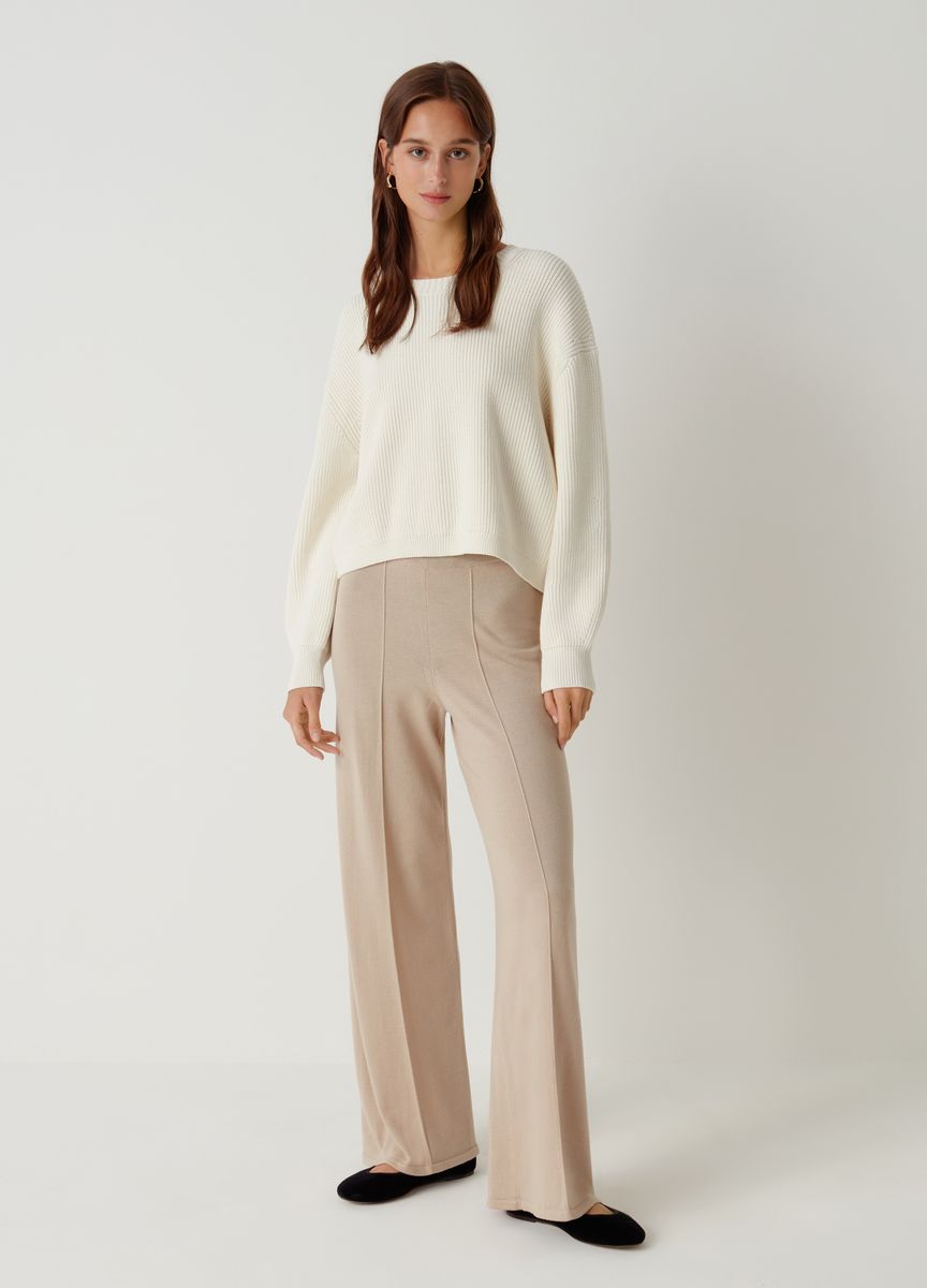 Weitgeschnittene Hose mit weitem Bein