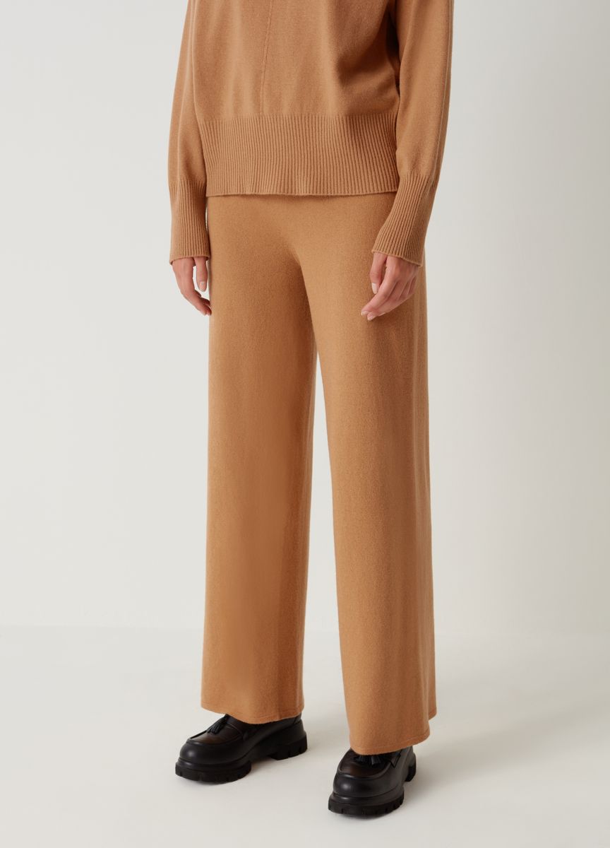 Weitgeschnittene Hose mit weitem Bein